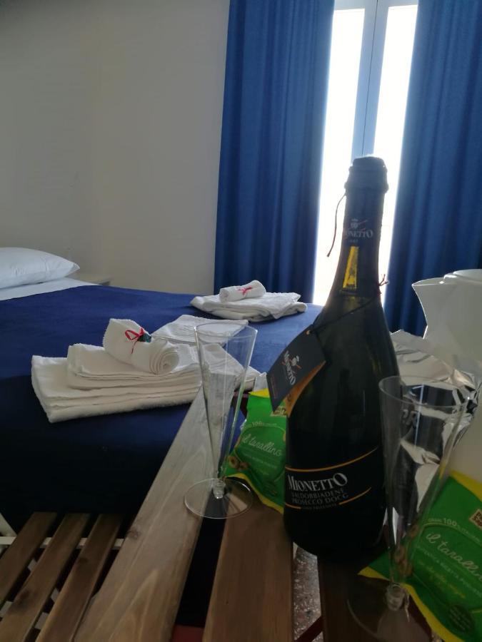 Settimo Sole Affitta Camere Taranto Bagian luar foto