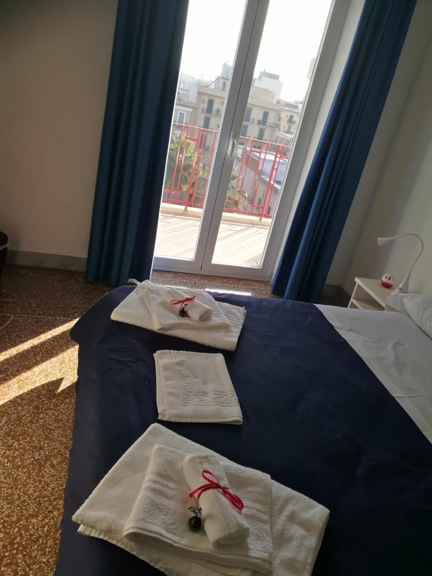 Settimo Sole Affitta Camere Taranto Bagian luar foto